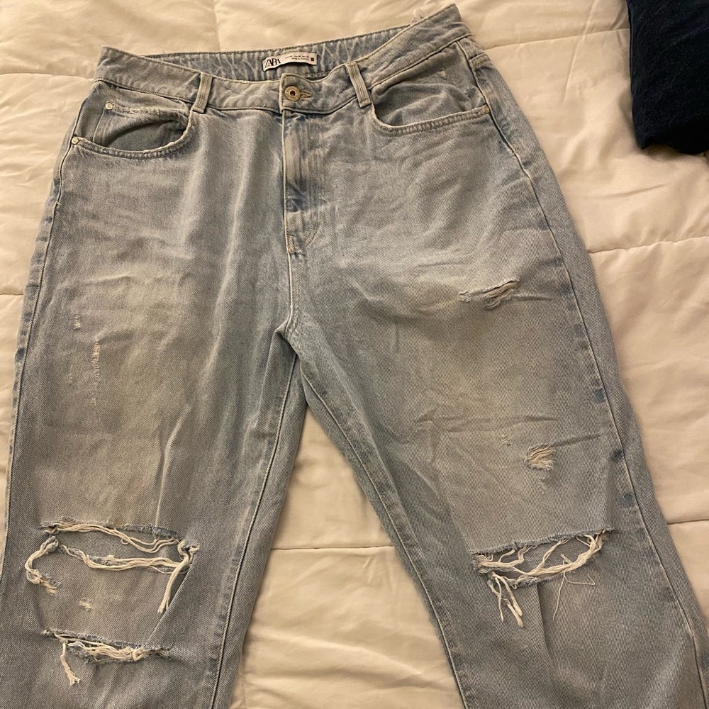 Zara straight leg jeans in a light wash with distressed in the knees
